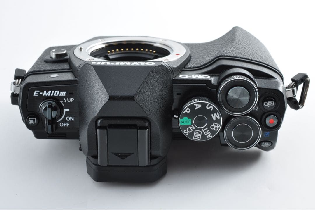 ■ほぼ新品■OLYMPUS OM-D E-M10 Mark III ダブルズーム