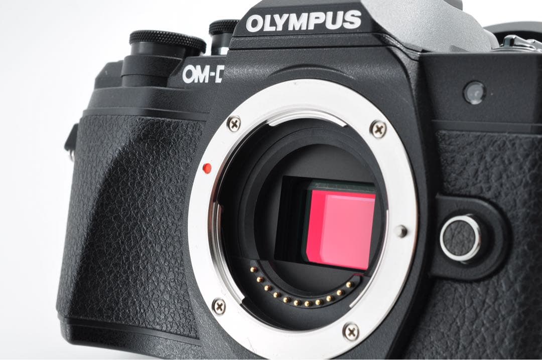 ■ほぼ新品■OLYMPUS OM-D E-M10 Mark III ダブルズーム