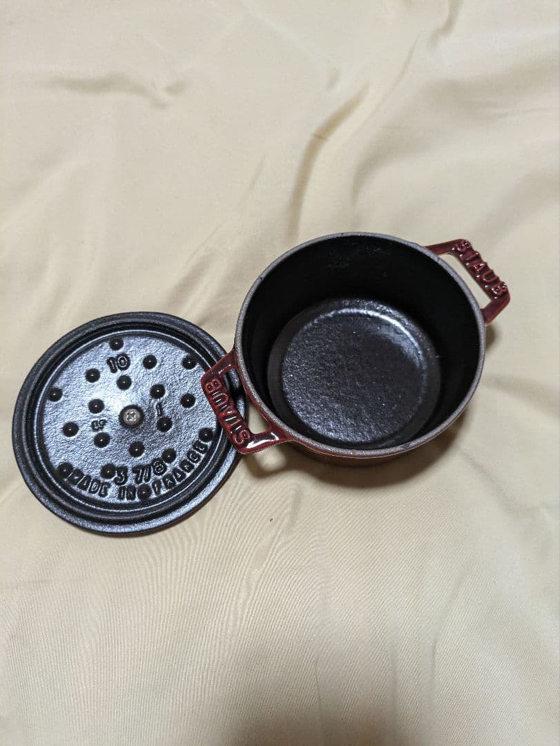 ストウブ　ミニココットラウンド　10cm グレナディンレッド　staub