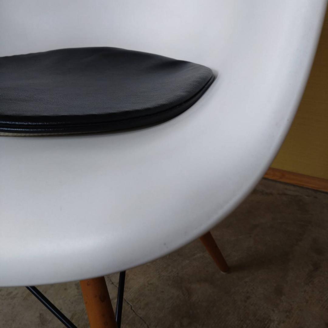 ハーマンミラー　イームズ　アームシェルチェア　座面シート付　③