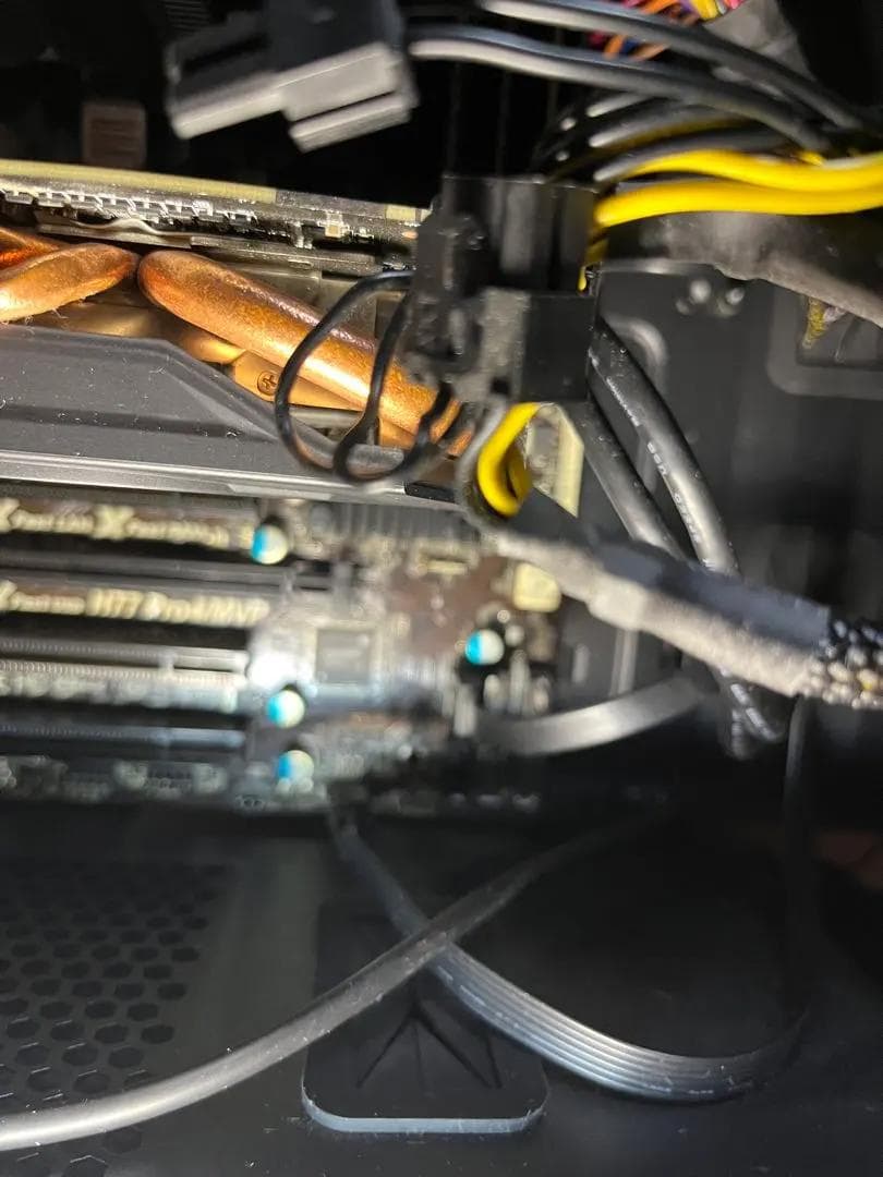 【ジャンク品】ゲーミングPC/モニタ/ワイヤレスキーボード×３など