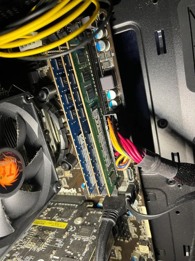 【ジャンク品】ゲーミングPC/モニタ/ワイヤレスキーボード×３など