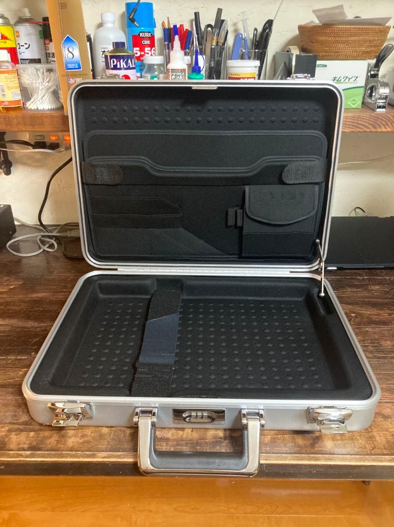 旧モデル　ZERO HALLIBURTON　アルミアタッシュケース