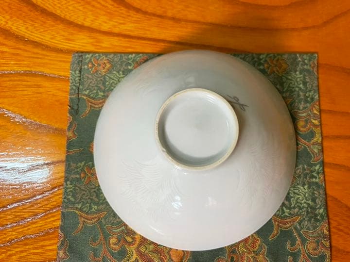 【骨董】白磁象嵌花草文茶碗　松南申相浩