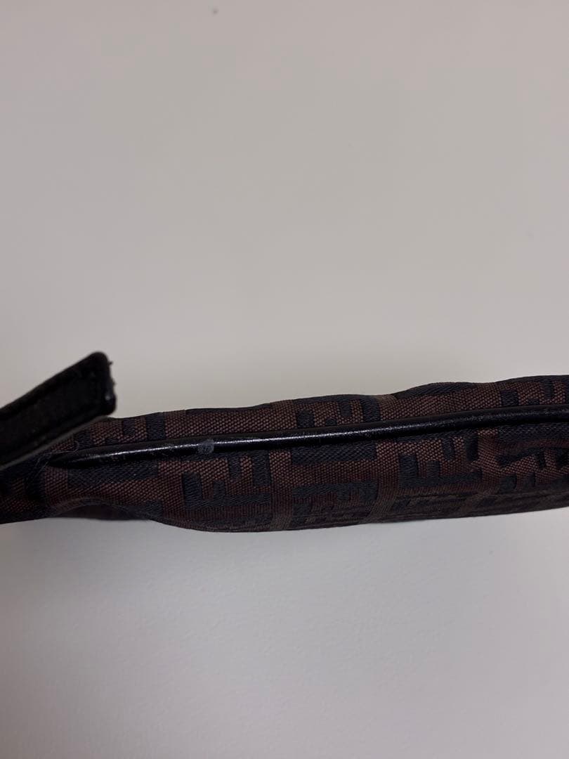 FENDI ブラウンロゴショルダーバッグ