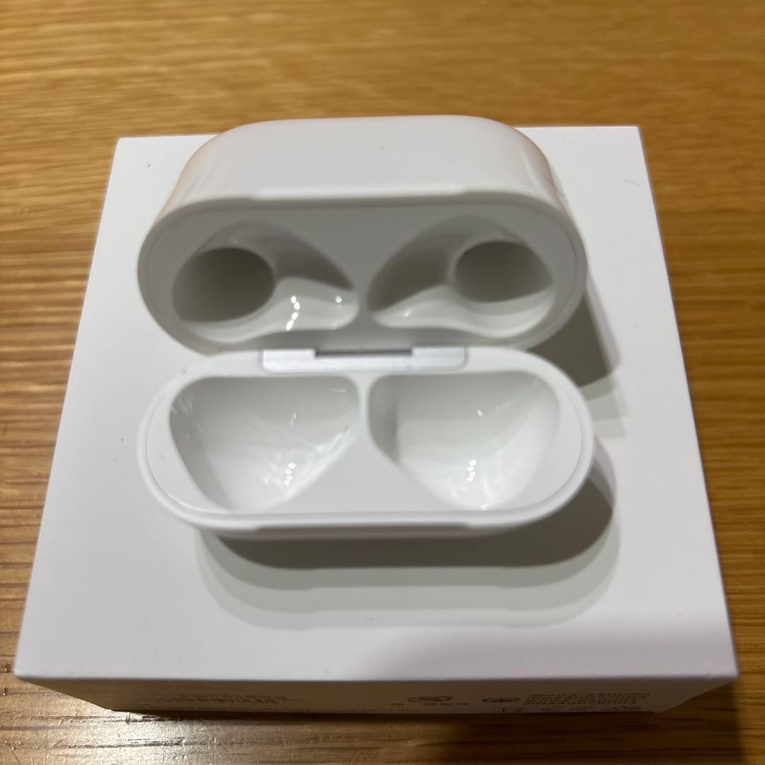 Apple AirPods 4 本体　アクティブノイズキャンセリングなし