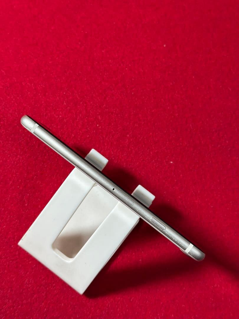 【8350】iPhone SE3第3世代スターライト 64GB simフリー