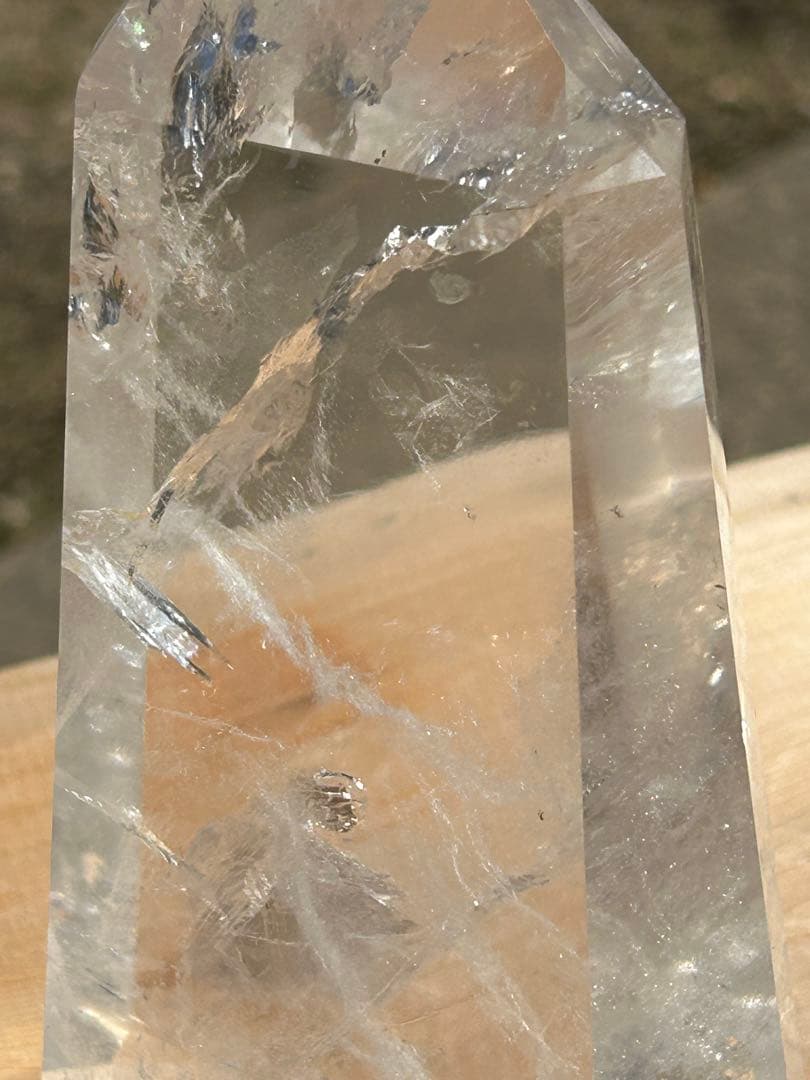 水晶透明度が高く最高品質AAAAAレインボークラック入