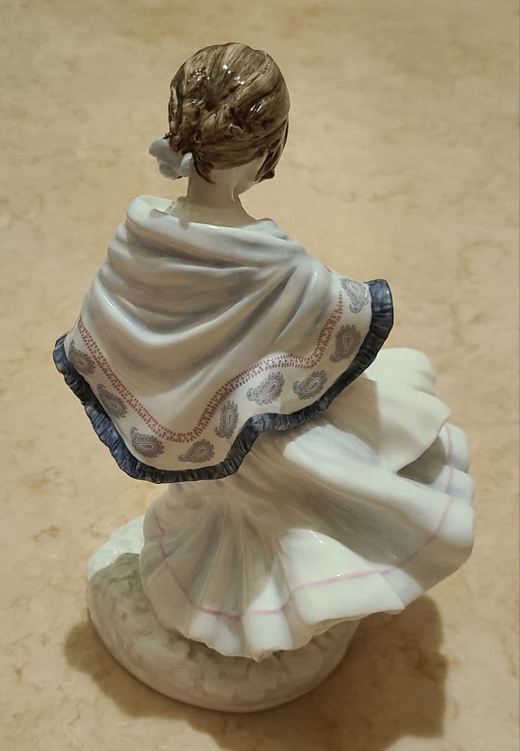 コールポート フィギュリン Visiting Day