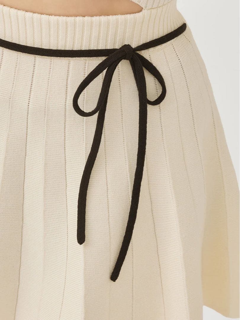 新品 ウエストオープンリボンデザインニットミニワンピース ダーリッチ 黒 フリー