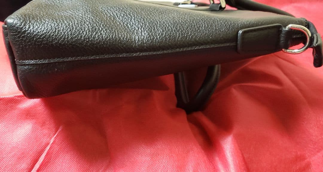 PRADA　プラダ ビジネスバッグ　A4収納 　三角ロゴ　レザー製　美品♪