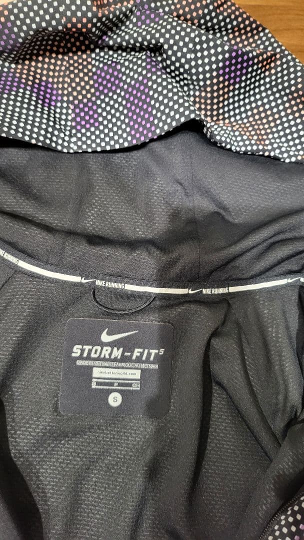 レディース Nike シールドウィンドブレーカー ナイロンジャケット