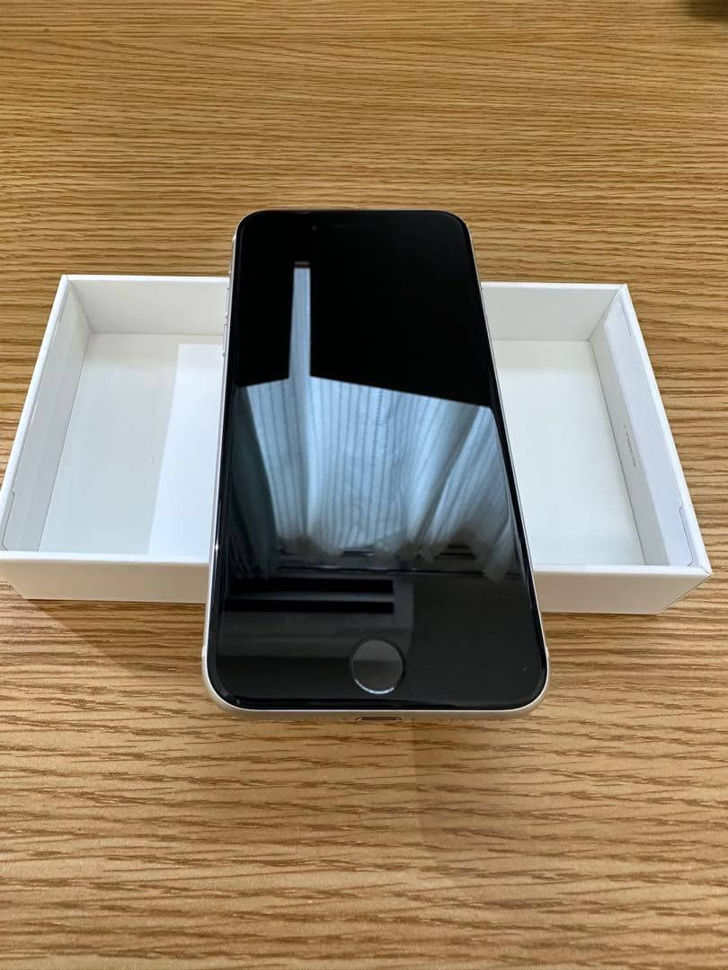 iPhone SE3 64GBスターライト