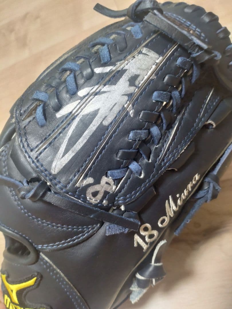 横浜DeNAベイスターズ 三浦大輔 直筆サイングローブ