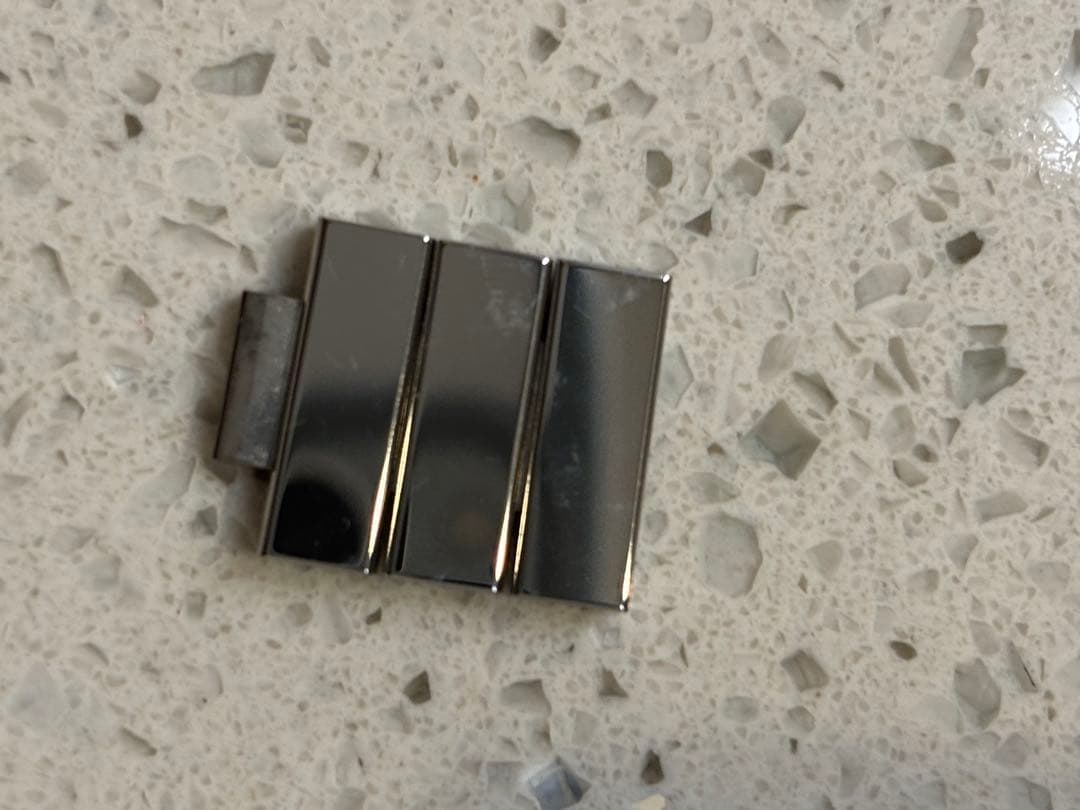 GUCCI シルバー アナログ時計 スイス製 ダブルG