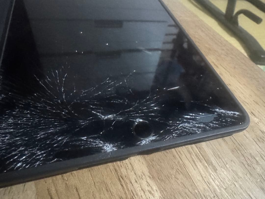 Apple iPadmini5 画面ひび割れあり
