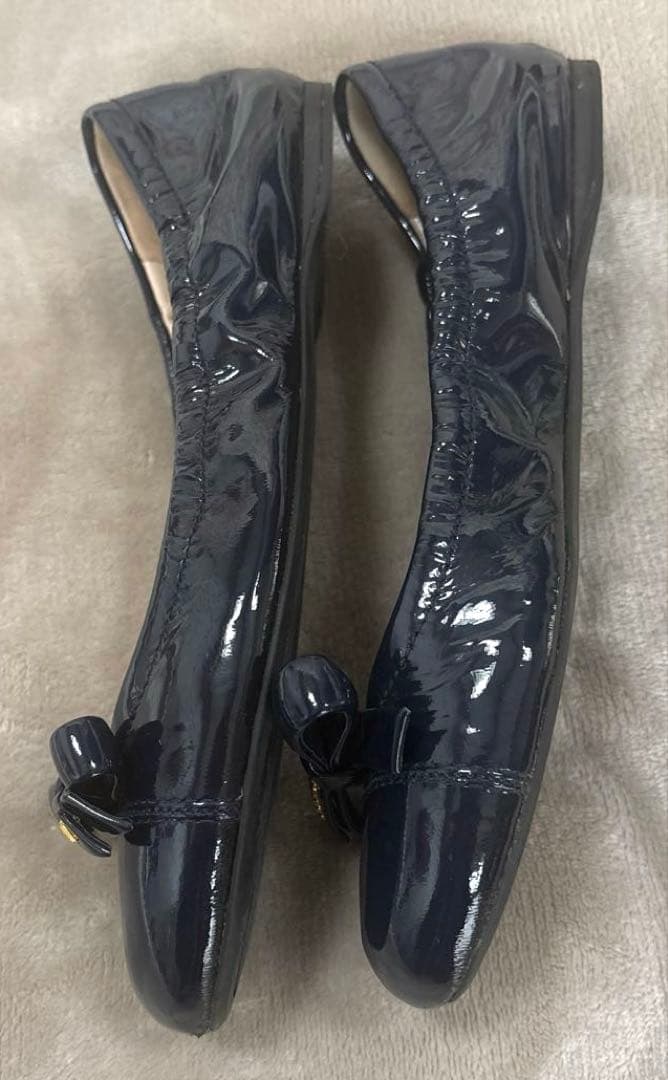 PRADA ネイビー パテントフラットシューズ