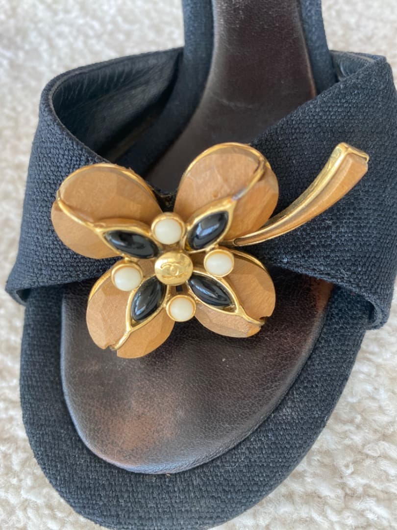 【レア】CHANEL ブラック ウッドカメリア サンダル ミュール　36