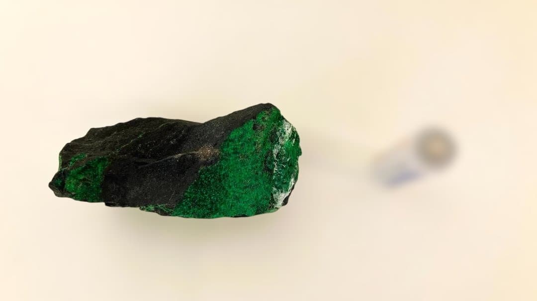 【価格交渉ok！！】250g越えの超特大ウバロバイト（灰クロム柘榴石）緑の鉱物