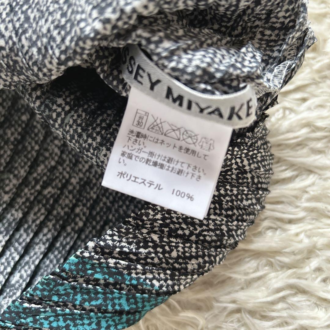 専用　ISSEY MIYAKE プリーツ　バイカラー　ブラウス　変形　グリーン