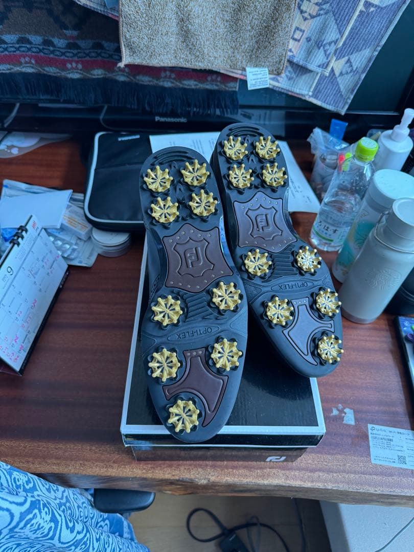 黒レザーウィングチップスパイクシューズ