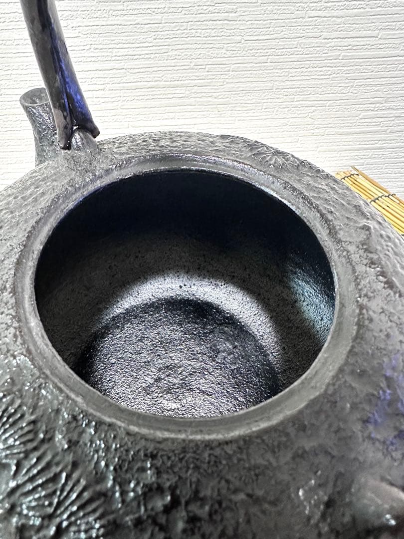 未使用品　付属品付　南部喜州 (及川 喜徳)造　鍛治打袋鉉１５型　南部鉄瓶