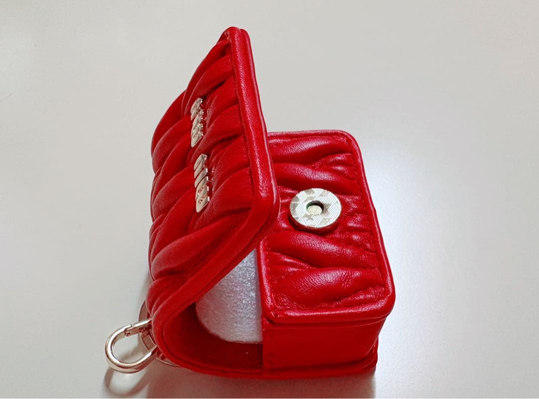 miumiu ミュウミュウ ★ マテラッセ AirPods Pro ケース 赤