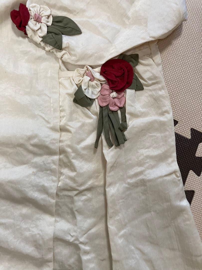 【新品未使用】POTECHINO 花柄刺繍長袖エプロン　白色ベージュ ポテチーノ