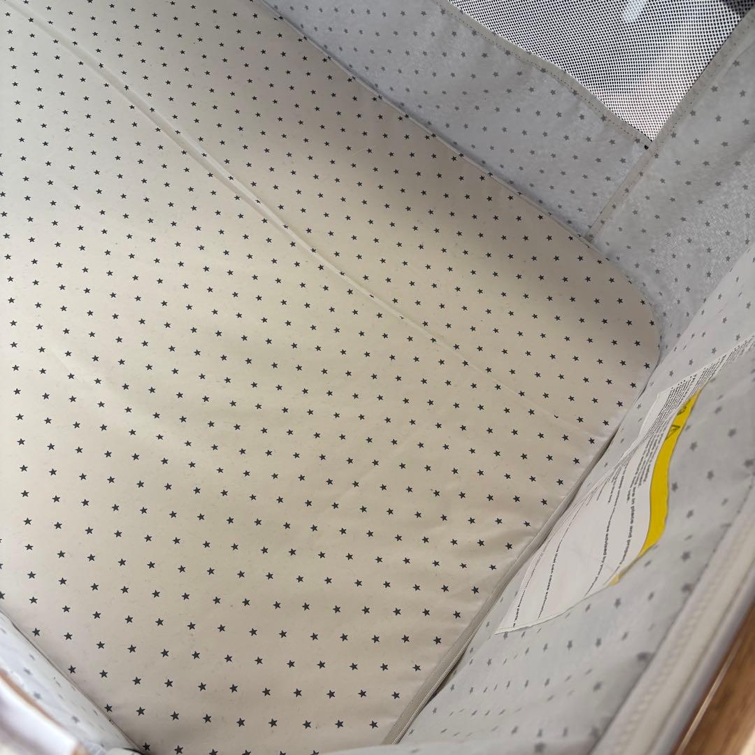 Mozalida折りたたみベビーベッド グレー　メッシュカバー付き