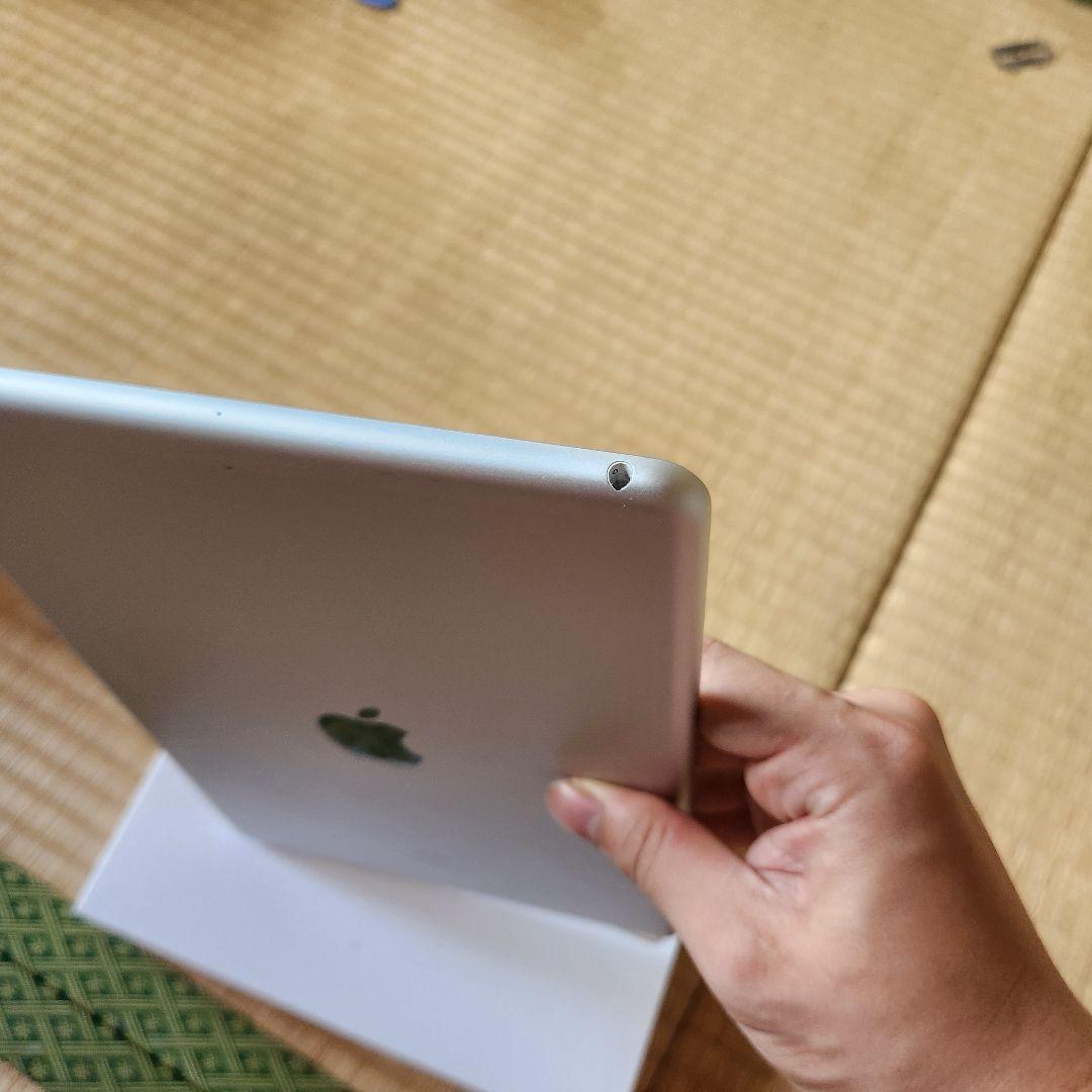 Apple iPad (第7世代) 32GB シルバー バッテリー容量90%