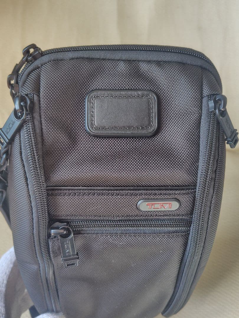 期間限定値下げ美品　TUMI ワンショルダーバッグ　ボディバッグ　スリングバッグ