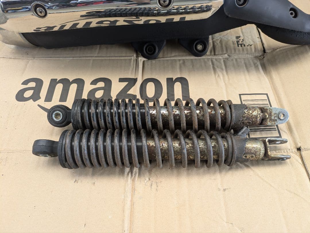 値下げ ヤマハマジェスティ125純正マフラーと後輪サスのセット