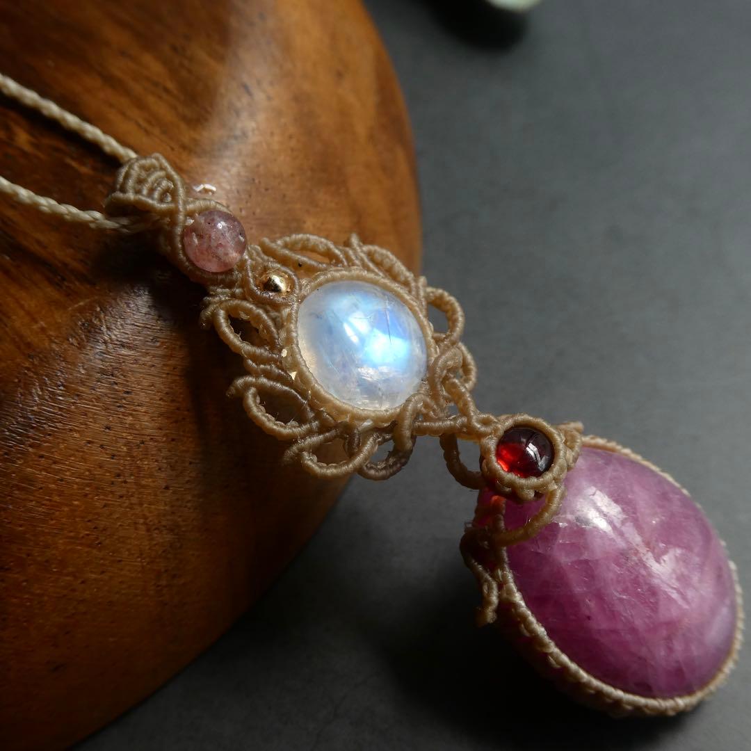 特大ルビー・ムーンストーン・ガーネットのマクラメネックレス