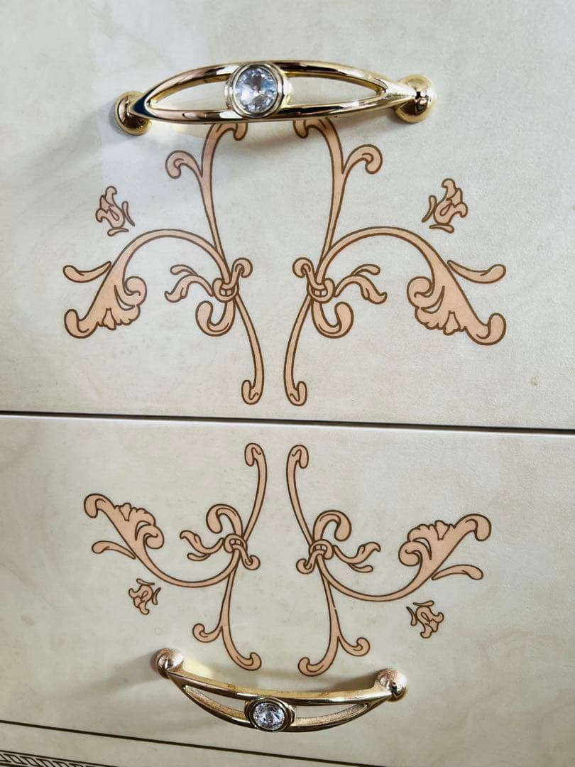 イタリア製　サルタレッリ　 フローレンス　アイボリーの装飾的　３段チェスト