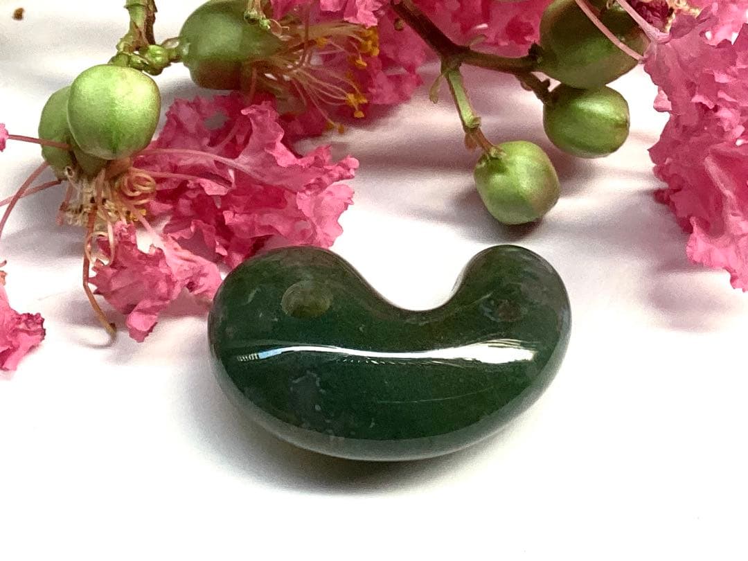 幻の碧玉‼️　出雲石勾玉*濃厚青緑色　コレクション守護石に‼️ 鑑定機関鑑別書取得品