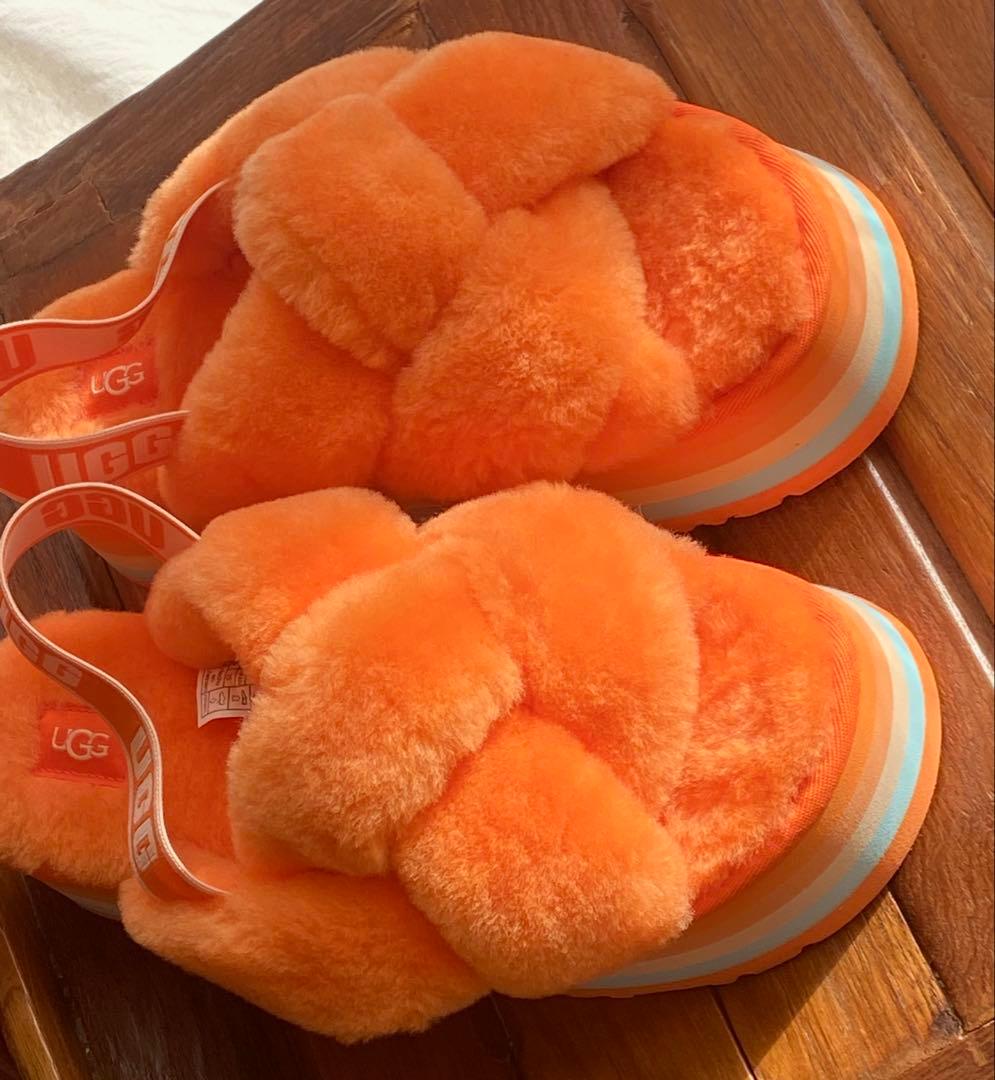 入手困難・激レア✨展示品✨25素足✨UGG✨DISCO KNOT SLIDE