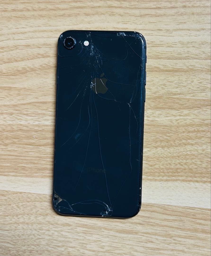 iPhone 8 64GB ブラック　画面背面ビビ割れ