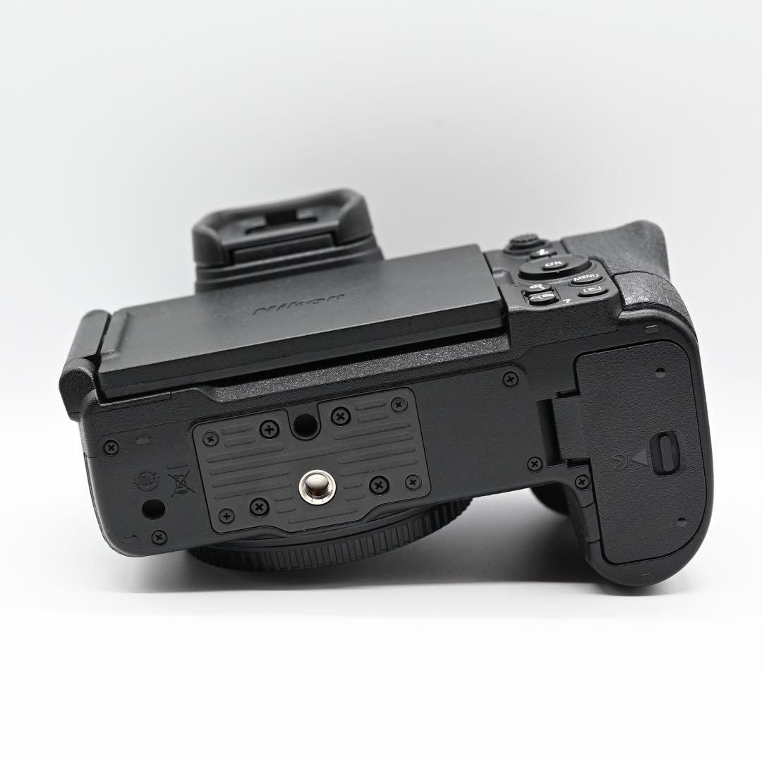 ※今月末までの出品【シャッター1633枚】極美品 Nikon Z5II ボディ