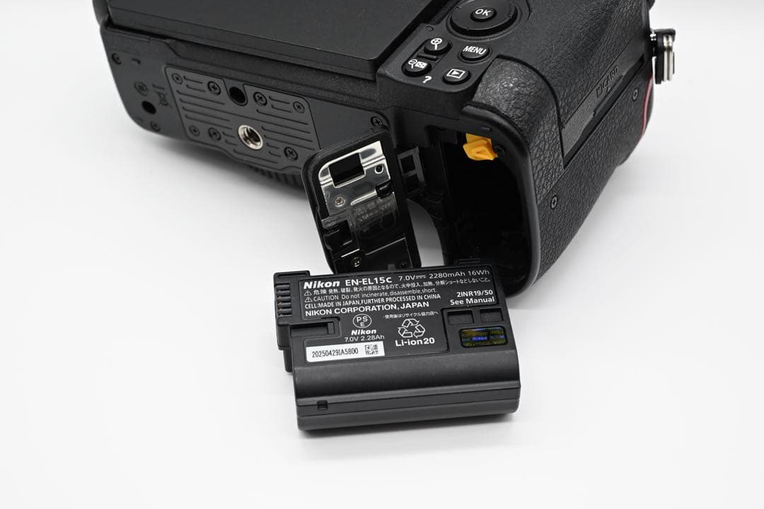 ※今月末までの出品【シャッター1633枚】極美品 Nikon Z5II ボディ