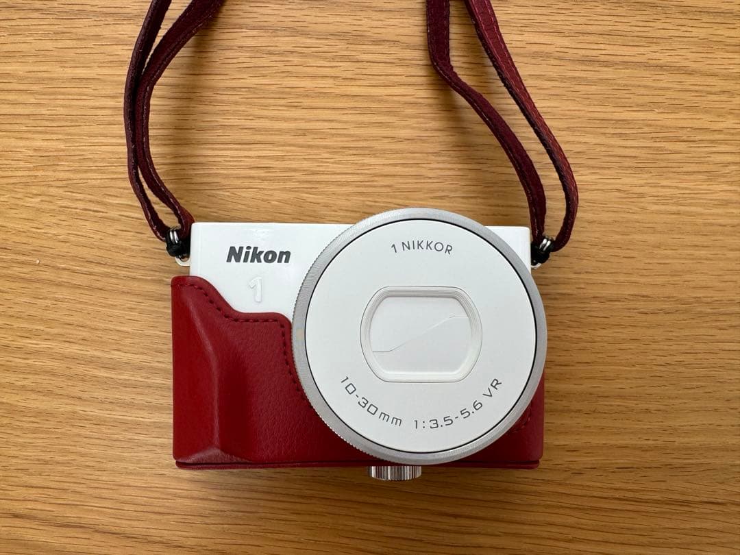 Nikon１J４ニコン　レンズ交換式デジタルカメラ