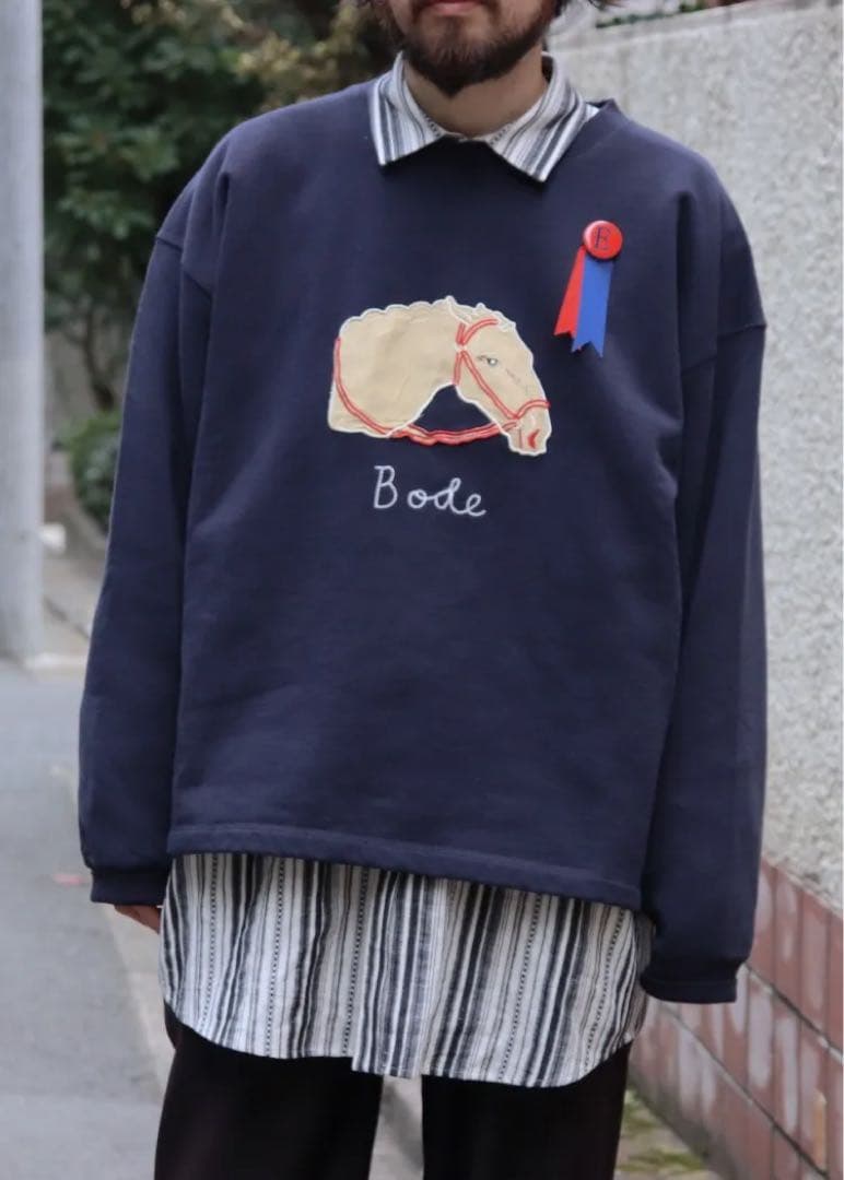 BODE【 PONY APPLIQUÉ CREWNECK 】