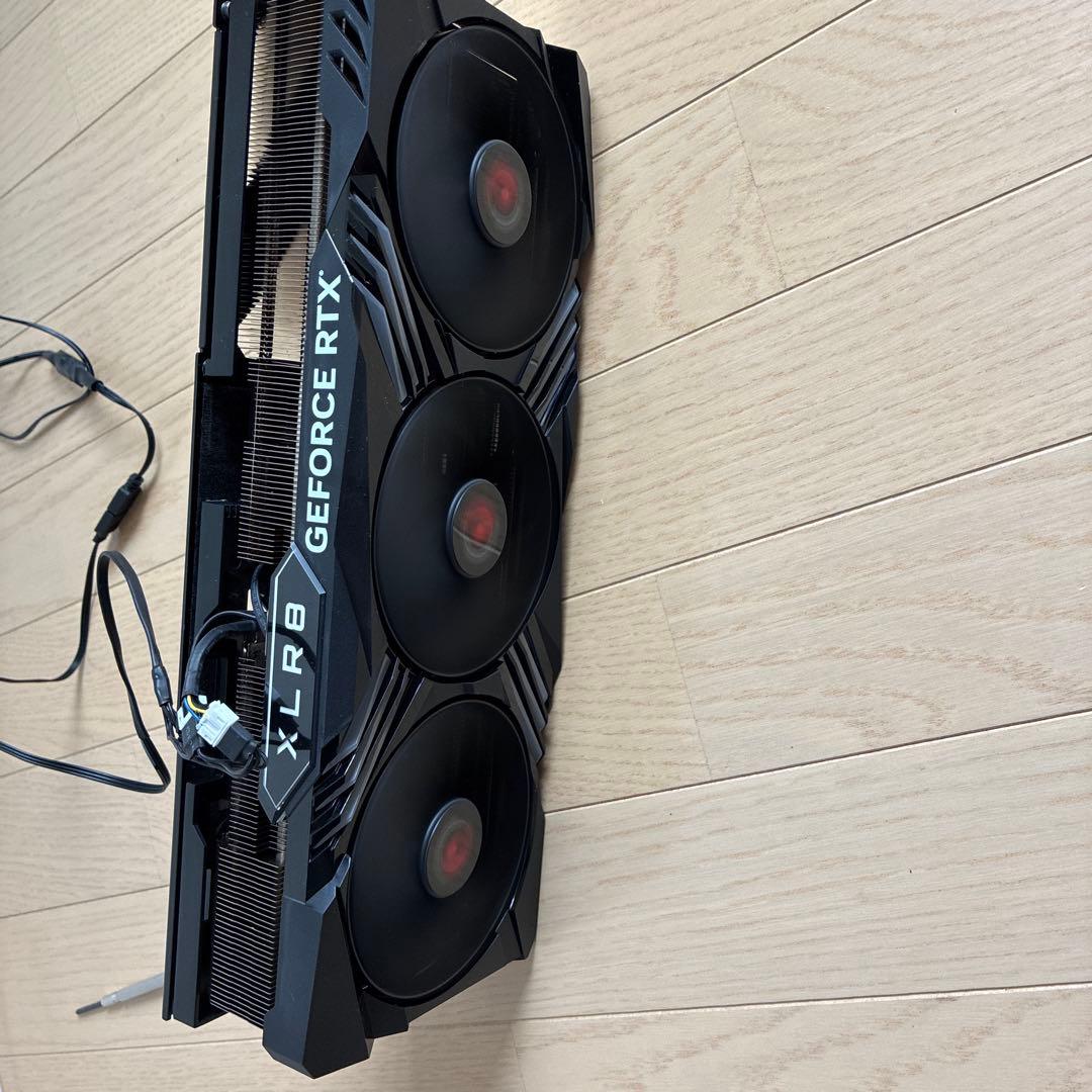 PNY 4090 ヒートシンク　3連　ファン　LED バックプレート