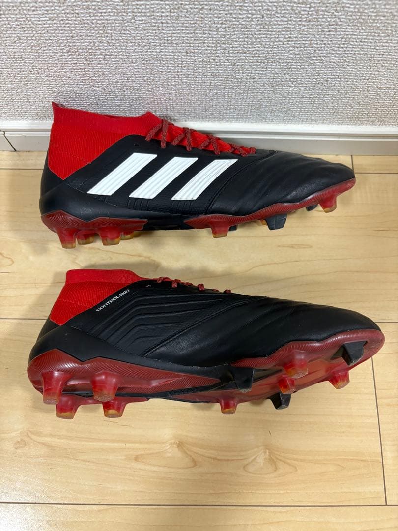 サッカースパイク　アディダス　プレデター