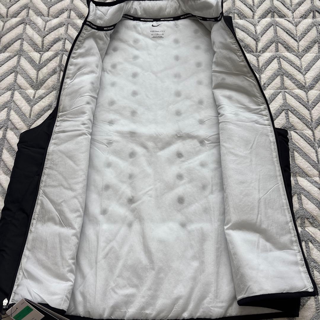 新品　ナイキ　メンズ　ランニングベスト　中綿　ブラック　黒　軽量　撥水　L