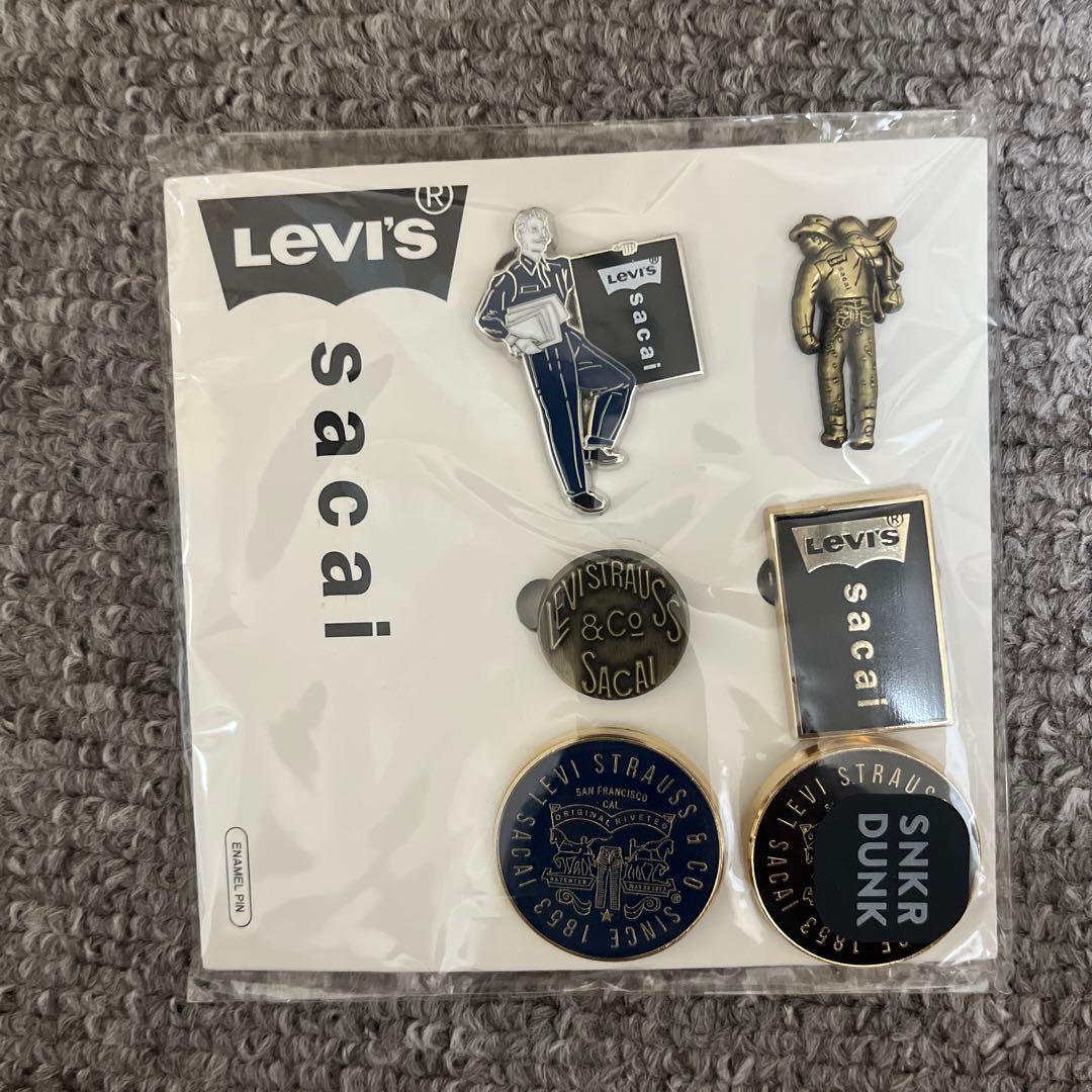 sacai Levi’s 青山店限定　ピンズ　pins ゴールド