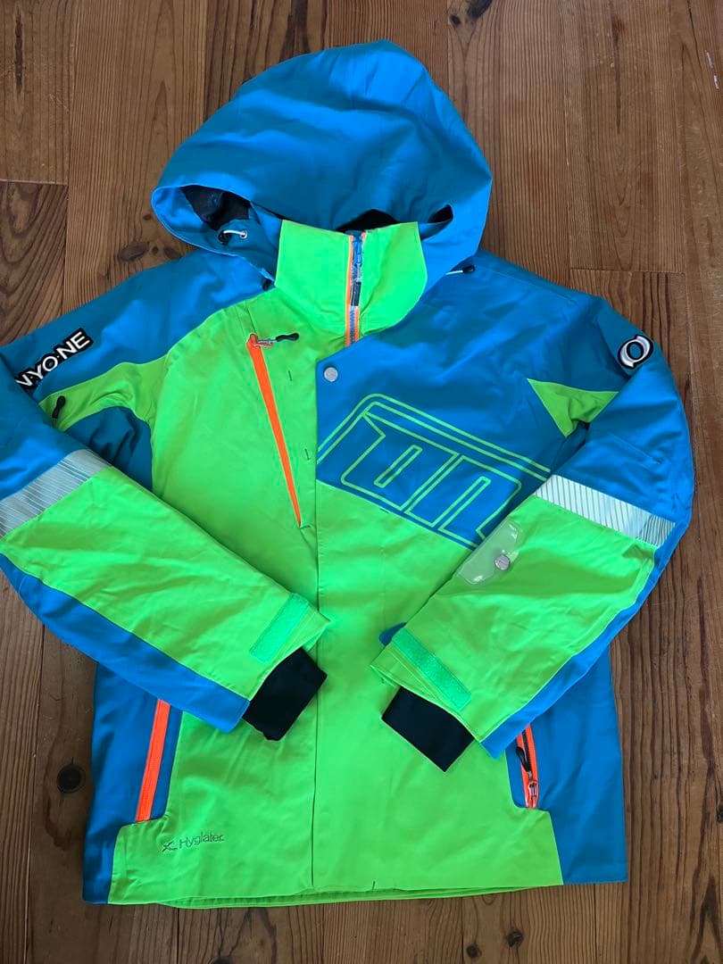 k*u様 未使用 ONYONE オンヨネ スキーウェアメンズ Ｍ 上下