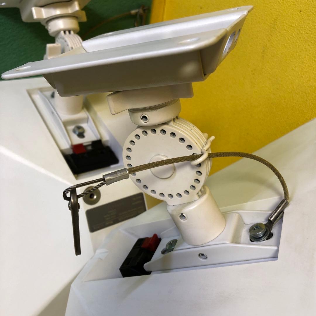 た3● BOSE 111PYW スピーカー 2個セット　吊り金具2個付き