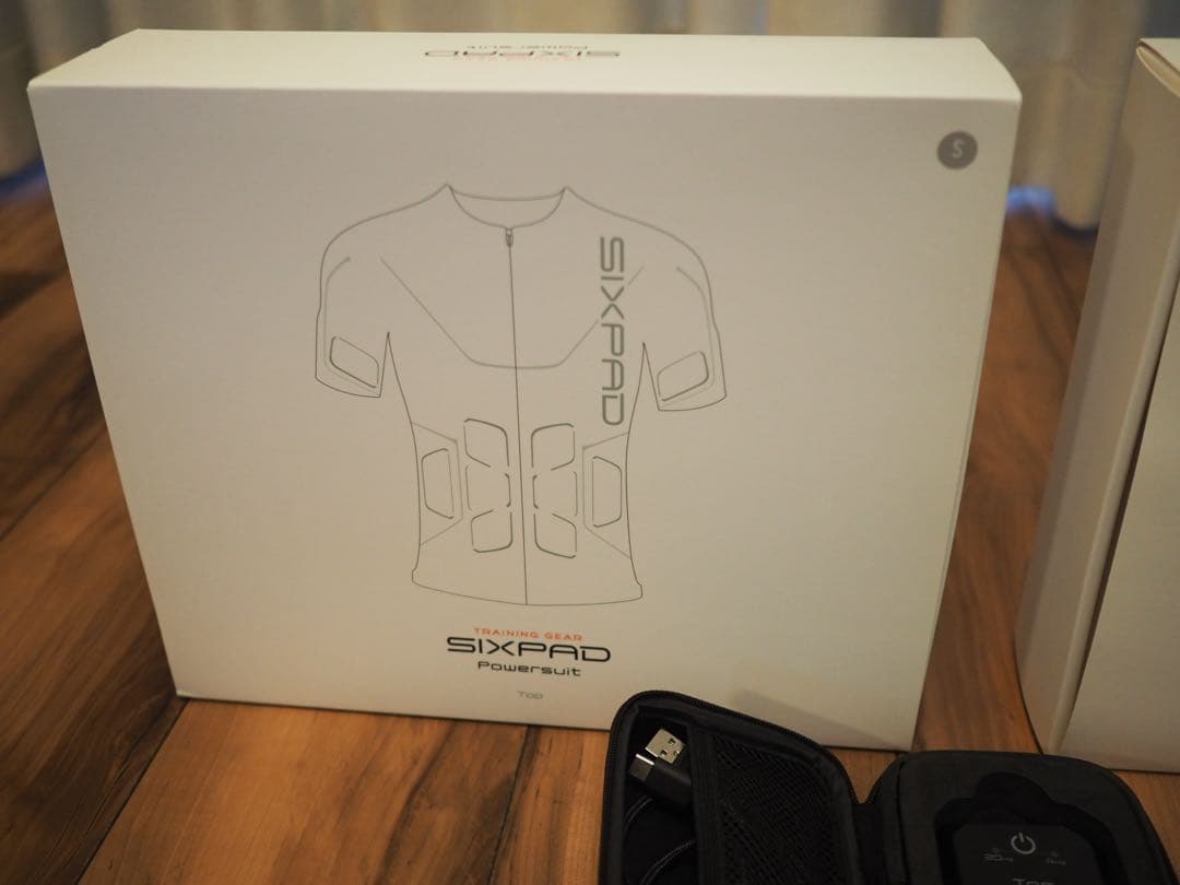 SIXPAD 夫婦で着用可 メンズ　上Sサイズ 下Mサイズ　パワースーツ