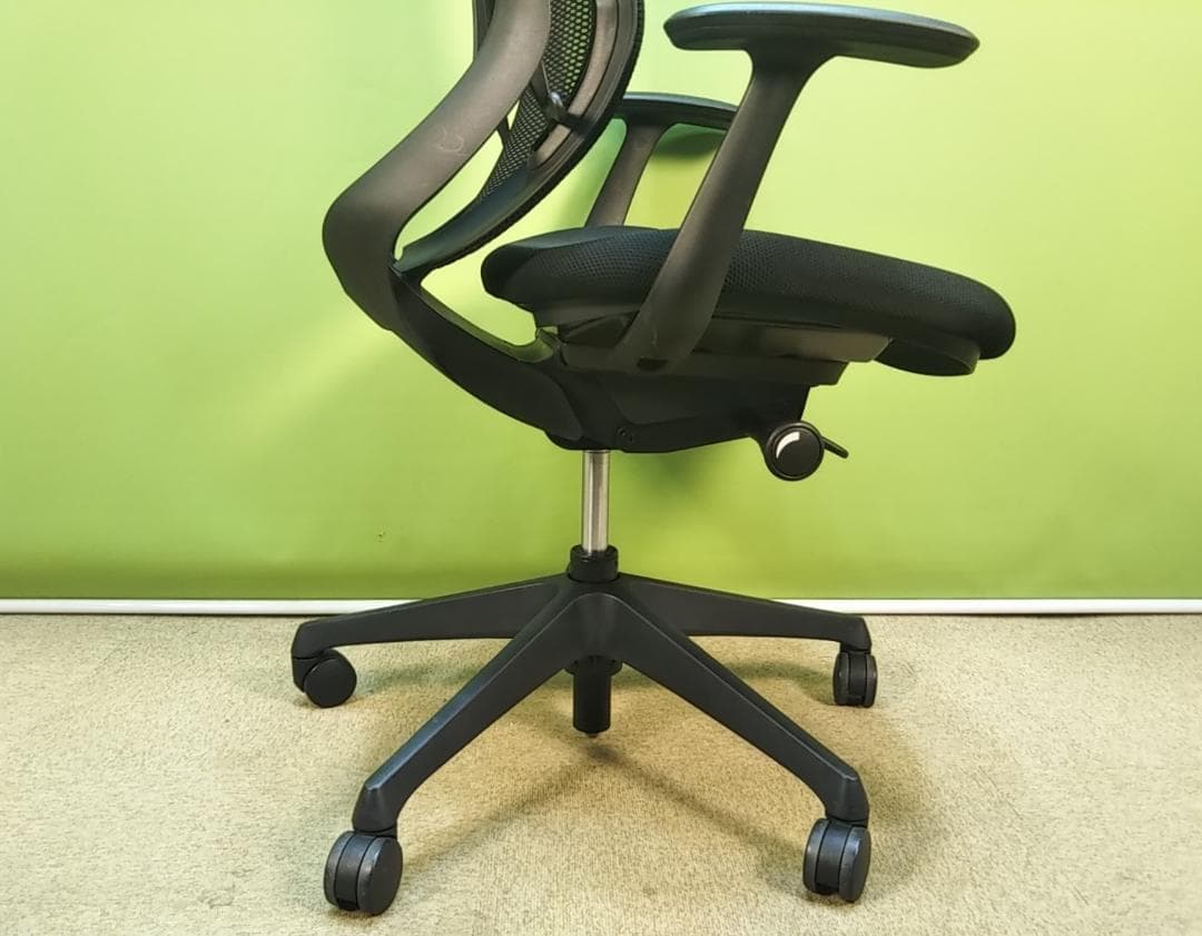 at　オカムラ　シルフィーチェア　ローバック　固定肘　前傾機能　メッシュ　中古品