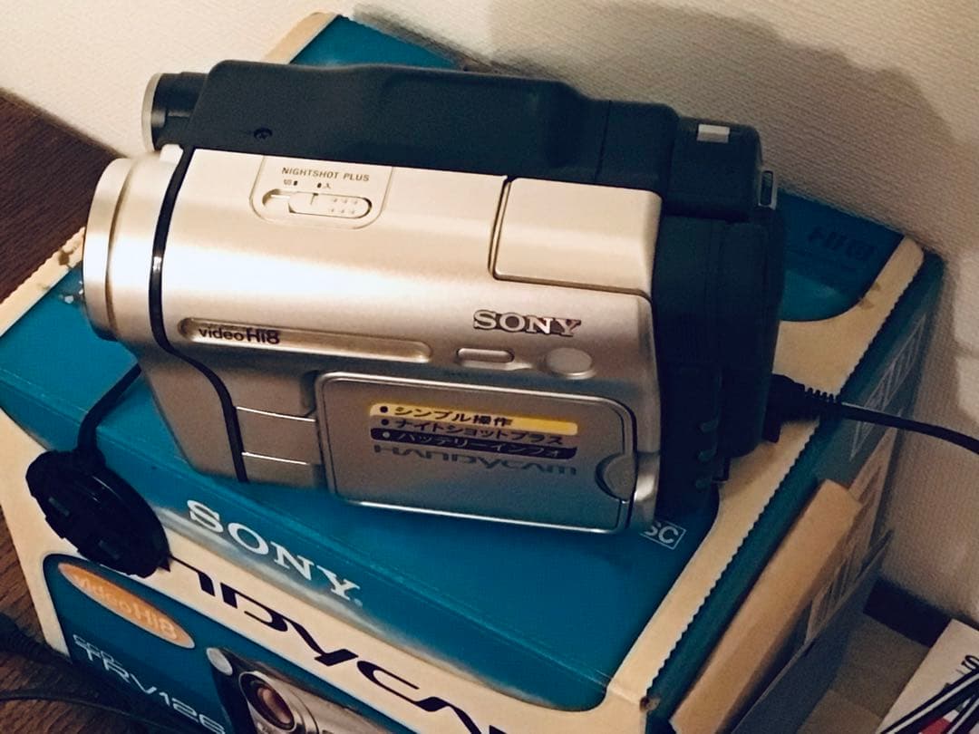 SONY 2.5型液晶モニター搭載Hi-8ビデオカメラ CCD-TRV126美品